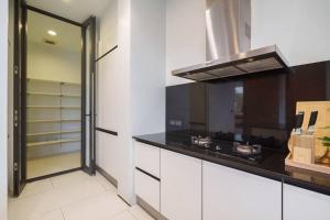 Premium 6BR Ekkamai Villa wITH Pool Home Theatre