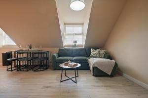 BRAND NEW - Deluxe 2 Bed Apartment - Hillsborough with FREE Parking - Hosted by StayHostSave