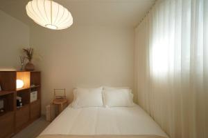 Warm Minimal Wood House near Hongdae, 3min Subway, Airport Bus 6 mins