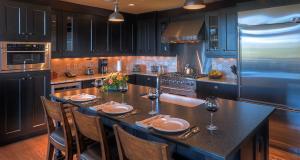 Three-Bedroom Apartment room in Edgemont 2707