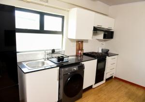 Urban Comfort - Lehloen 2BR Apartment - Gaborone