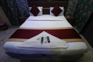 Hotel Yuvraj 5 Mints walking from Rajendra Nagar Metro Station