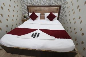 Hotel Yuvraj 5 Mints walking from Rajendra Nagar Metro Station