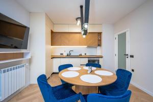 Modern & Stylish 2BD - 2BA Apartment by Flat Mаnager