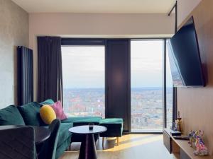 URBAN APARTMENTS Global Skyline TOP 26th FLOOR, Free Garage, Self Check-in