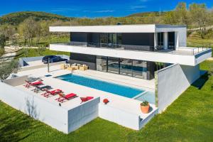 Luxury Villa She for 6 people with 61 m2 private pool, playground & activities on-side for adults and kids