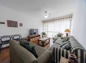 Apto com 3 quartos a 200m da Praia Pitangueiras