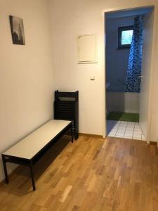 Schönefeld 15 - BER, 25 min to TESLA & 20 km to trendy neighborhood