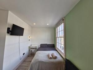 Studio - Transport Links - WiFi - Sleeps 2