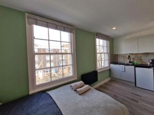 Studio - Transport Links - WiFi - Sleeps 2