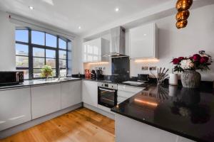 WhiskAwayStays - Dusk House - Luxury home