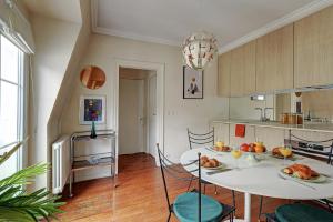 Saint Germain des Prés - 1BR - Paris Vacation Rentals