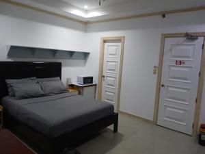 Bourbon Street Apts off Red Street - Room 33B
