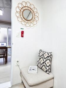 Seoul 5min to Metro 4 Queen Beds - Near Yeouido & Yongsan