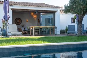 Maison rénovée avec piscine chauffée à deux pas de la mer