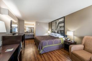King Room - Disability Access - Non-Smoking room in Super 8 by Wyndham Alexander City