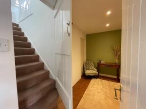 Private Self Contained Annexe Room with en-suite - Dogs welcome