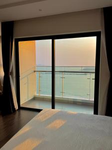 Amber Sea View Studio