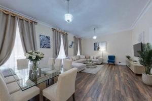 Park Lane ApartmentsShaw House