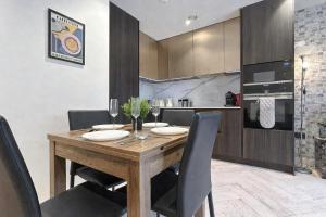 Fully Furnished 2-Bedroom Apt near Tower Bridge, Aldgate Station & Tower Hill