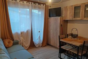 3apartment with terrace at the foot of the slopes