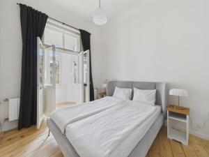 M9 City Centre apartments by Bnbverit