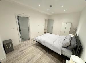 Luxury 3 Bedroom Retreat 5 min to Elizabeth