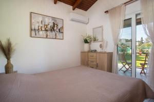 Vickis house 2-bedroom with yard and garden