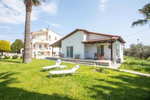 Vickis house 2-bedroom with yard and garden