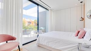 Villa de Luxo com Piscina e Estacionamento Privado