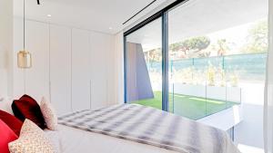 Villa de Luxo com Piscina e Estacionamento Privado