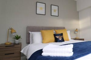 2 Bedroom Characterful House - Free Street Parking