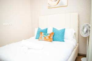 Modern 1 bedroom Apartment with Balcony, Pool, Gym, Sauna - Wilma Towers, Kilimani Nairobi