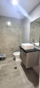 12 AMPLIO MONOAMBIENTE EQUIPADO En el centro de la ciudad