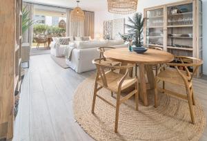 LM10BB- Modern Living with Large Sunny Terrace