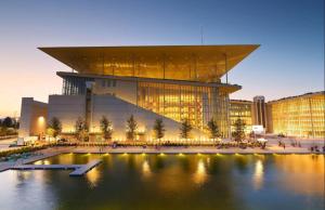 Cozy Studio Steps from Stavros Niarchos Park