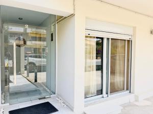 Cozy Studio Steps from Stavros Niarchos Park