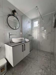 Thanasis apartment
