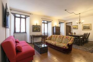 Charming Alpine Retreat in SantOmobono Terme