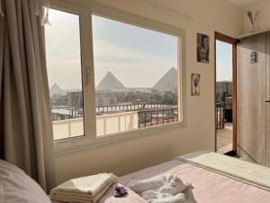 Bedouin Camp pyramids view INN