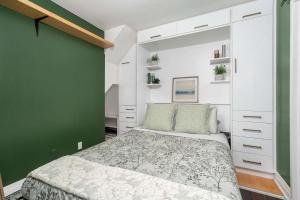 Liberty Village Home 5 mins to Lakeshore!