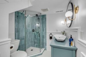Spacious Large 4bd with Outdoor Dining near King