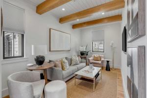 Private Cozy 3bd with Large Living Spaces