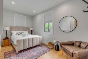 Private Cozy 3bd with Large Living Spaces