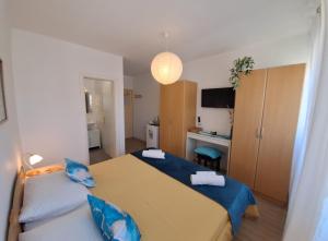 Perfect Location Split Center Apartments