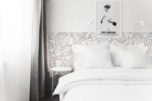 Black and White by Prater