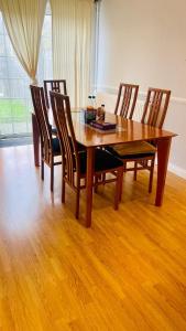8 mins Drive from Heathrow - Double bedroom in shared accommodation - Cavalier Gardens