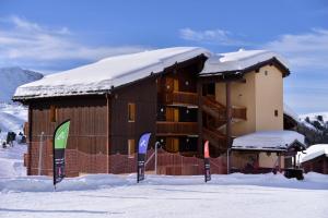 Résidence Carene - Appartement chaleureux · Proche des pistes · Vue pistes · Balcon MAE-3623