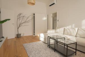 Small Penthouse with terrace by Schonbrunn