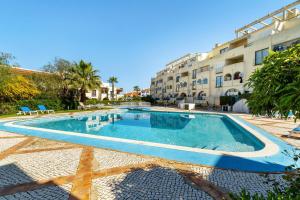 Poente - Beautiful family and pool apartment